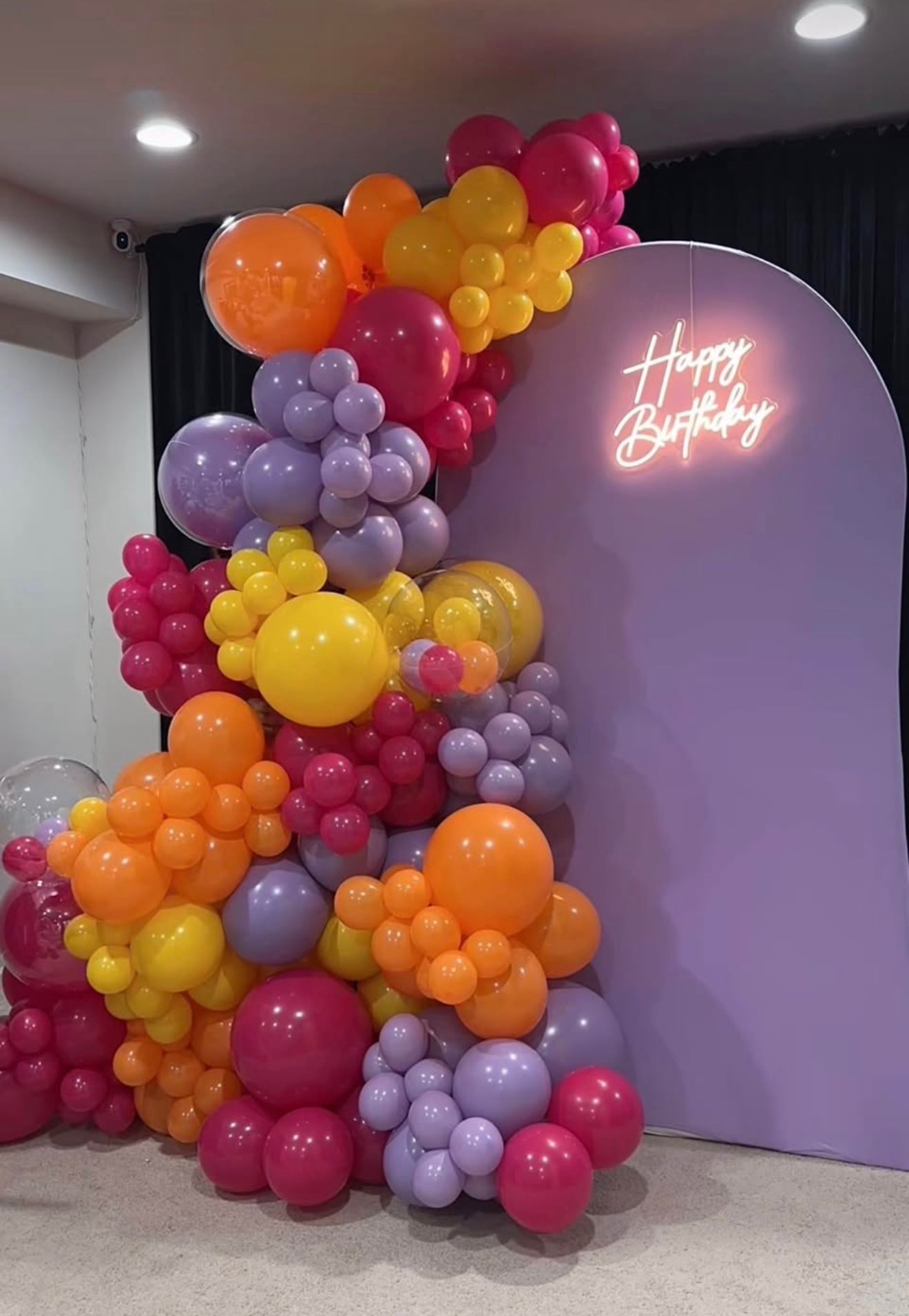 Dilain Collections event balloon garland